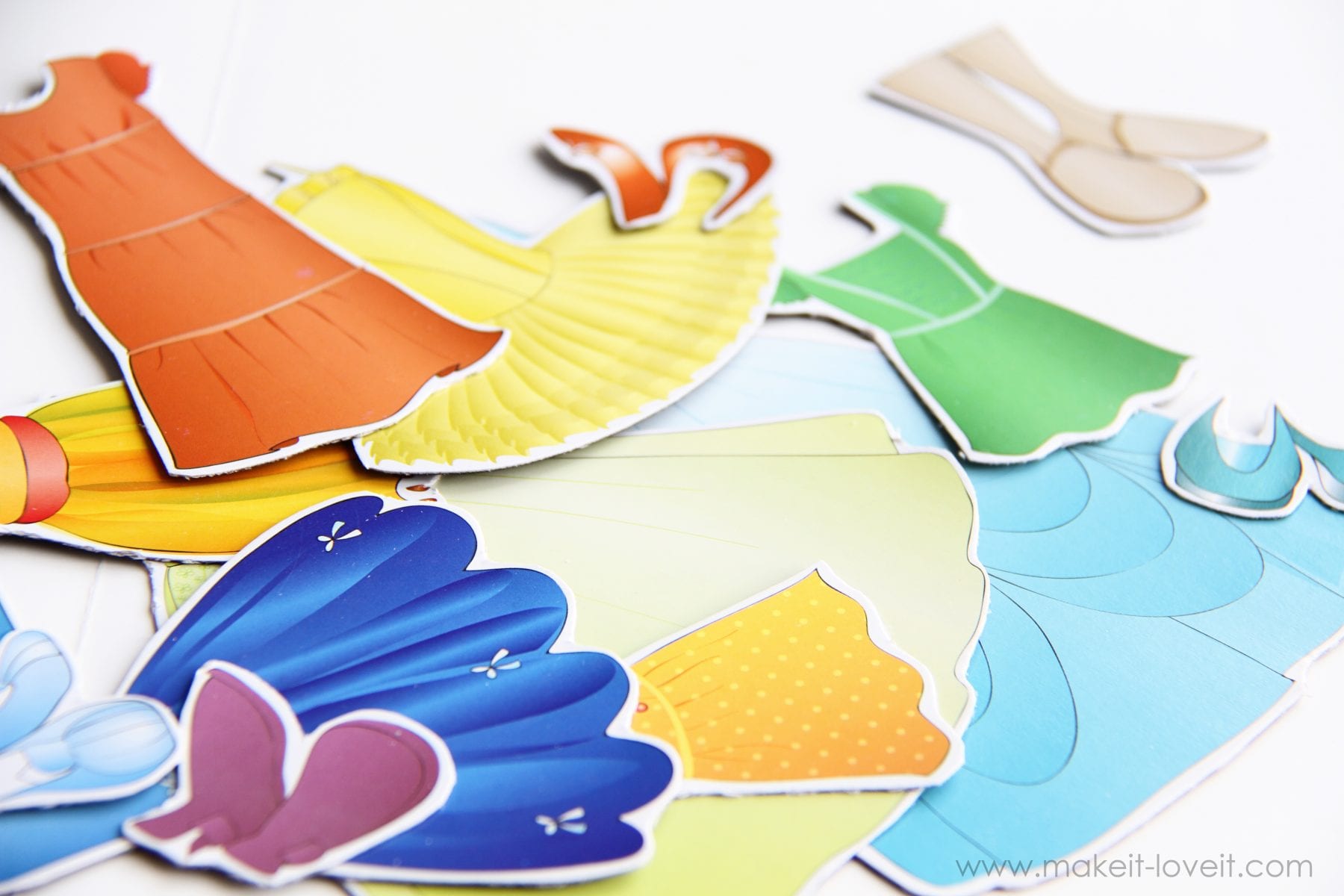 Make your own Magnetic Paper Dolls (and a fabric cover for your metal base)