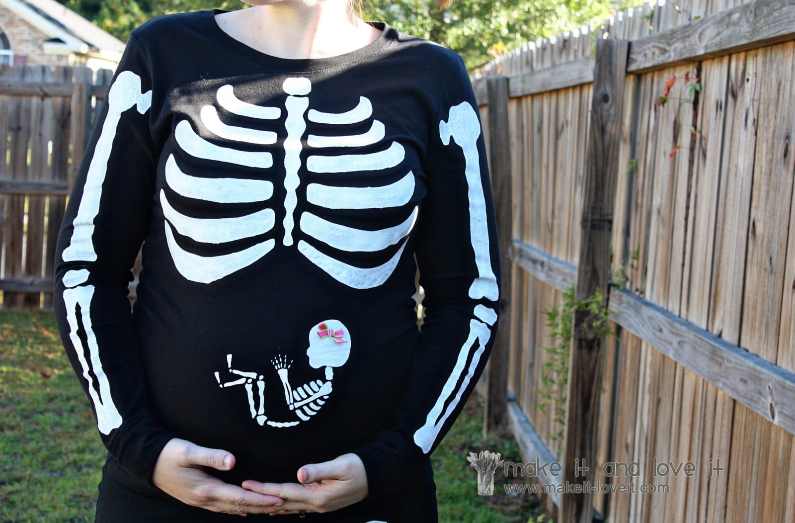Skeleton Maternity Halloween T-Shirt / Pregnant Skeleton Shirt