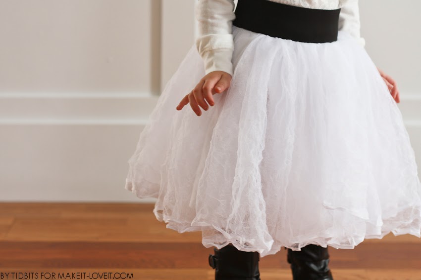 How to Make a Layered Tutu / Tulle Skirt (With Wide Elastic Band) How to Make a Layered Tutu / Tulle Skirt (With Wide Elastic Band)