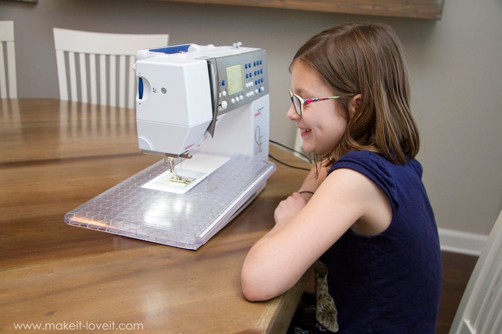 Teaching Kids to Sew: Intro to the Sewing Machine | via makeit-loveit.com