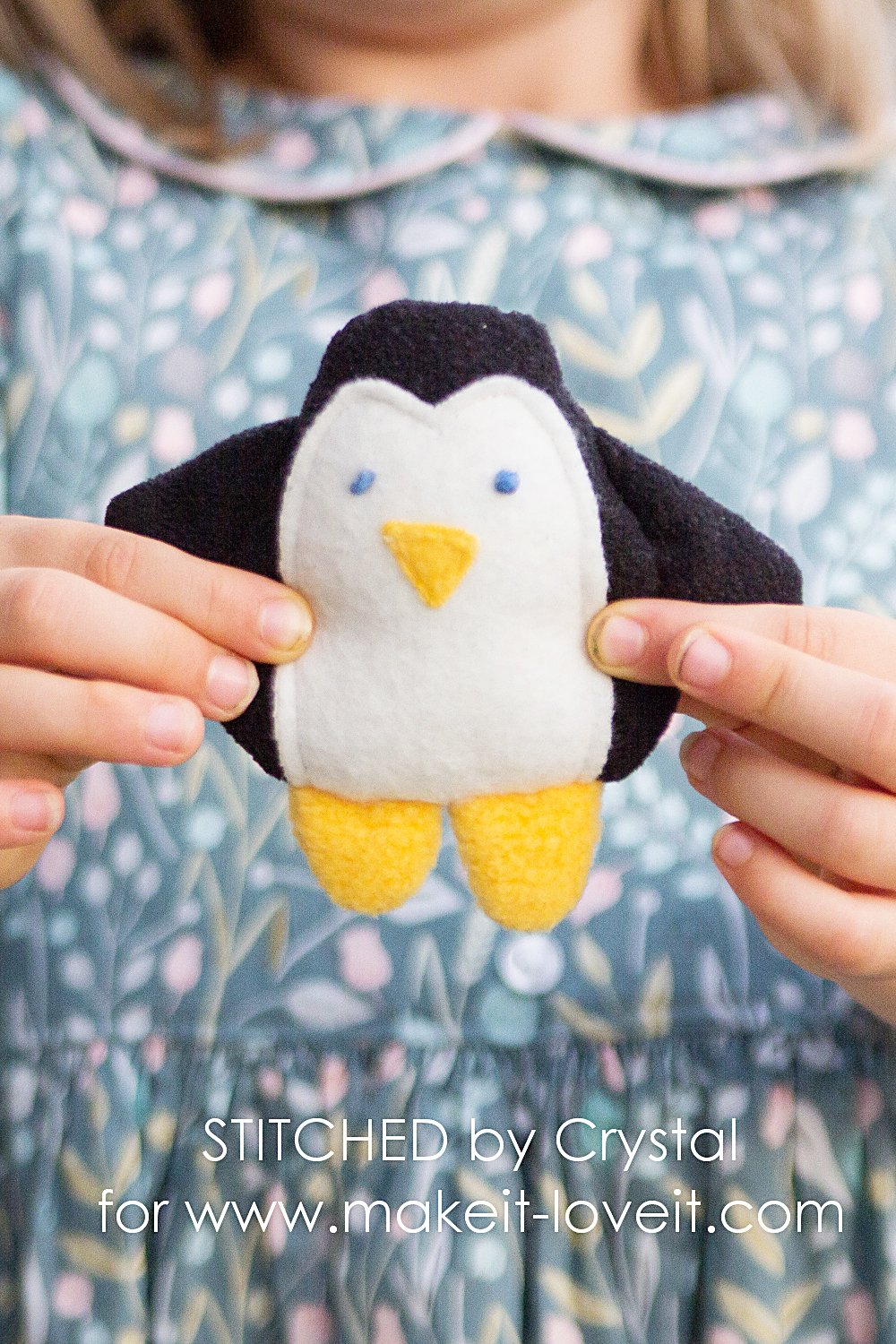 Sew a penguin hand warmer!